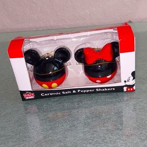 DISNEY MICKEY MOUSE & FRIENDS CERAMIC SALT & PEPPER SHAKER